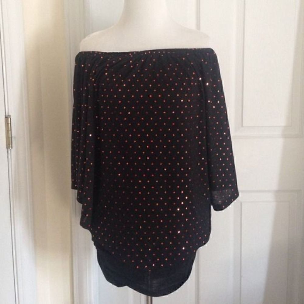 NWT💖VaVa Black Off Shoulder Top. Small